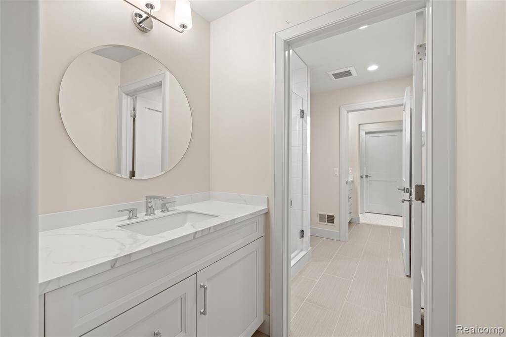 2802 HEATHFIELD Road, Bloomfield Hills, MI, 48301