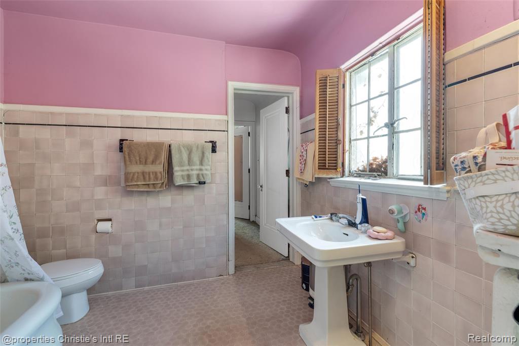 1686 Balmoral Drive, Detroit, MI 48203 — Photo 36