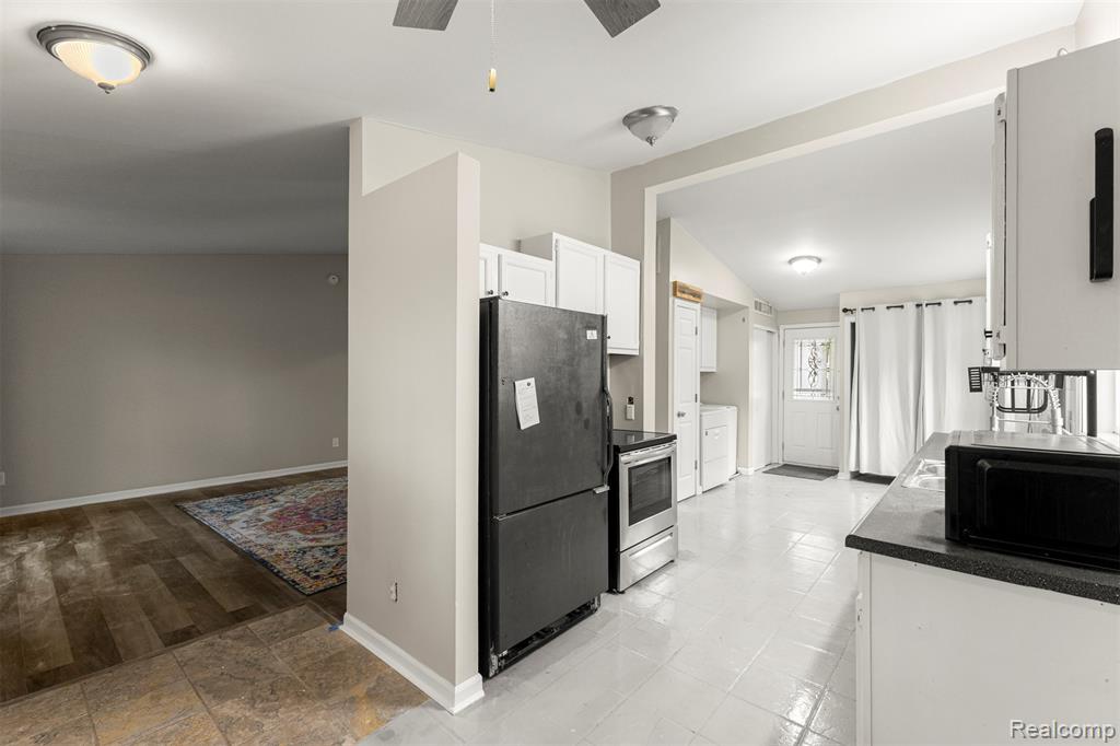 5367 Vivian Street, Dearborn Heights, MI 48125 — Photo 8