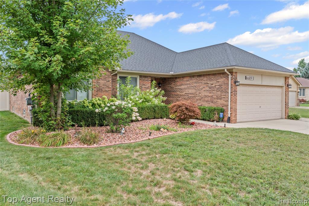 46891 Meadowview Court, Shelby Twp, MI 48317 — Photo 4