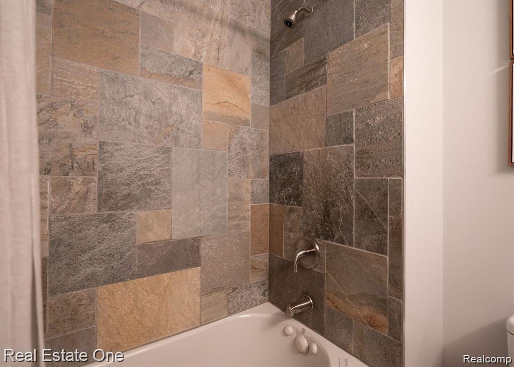 2728 DEVONSHIRE, Leonard, MI 48367 — Photo 28