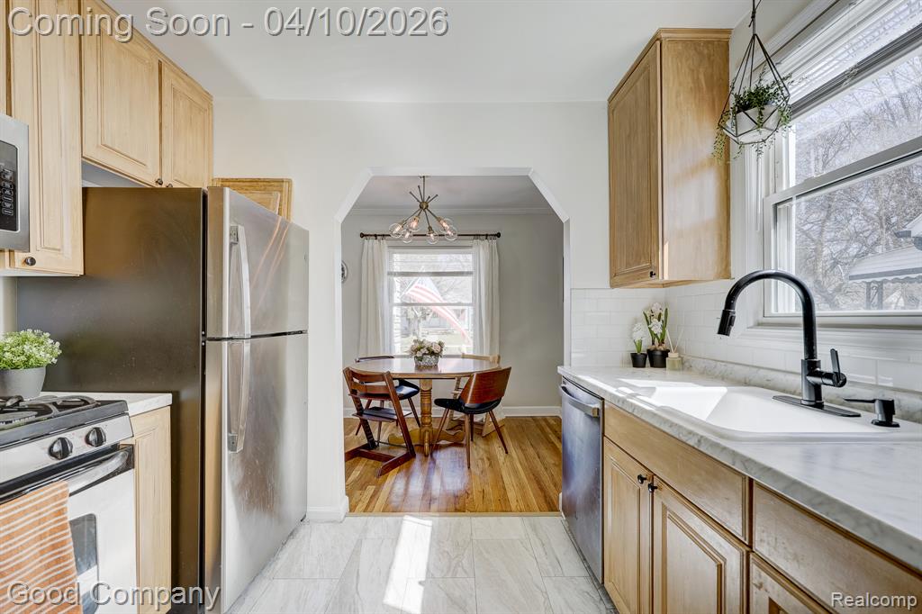 915 N Dorchester Avenue, Royal Oak, MI 48067 — Photo 14