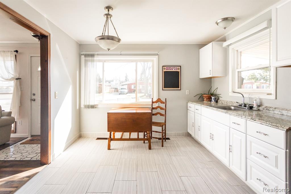 1629 E DULONG Avenue N, Madison Heights, MI 48071 — Photo 8
