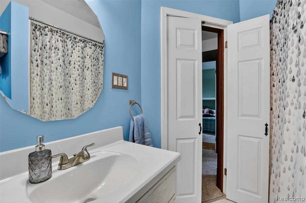 647 N Washington Street, Owosso, MI 48867 — Photo 26