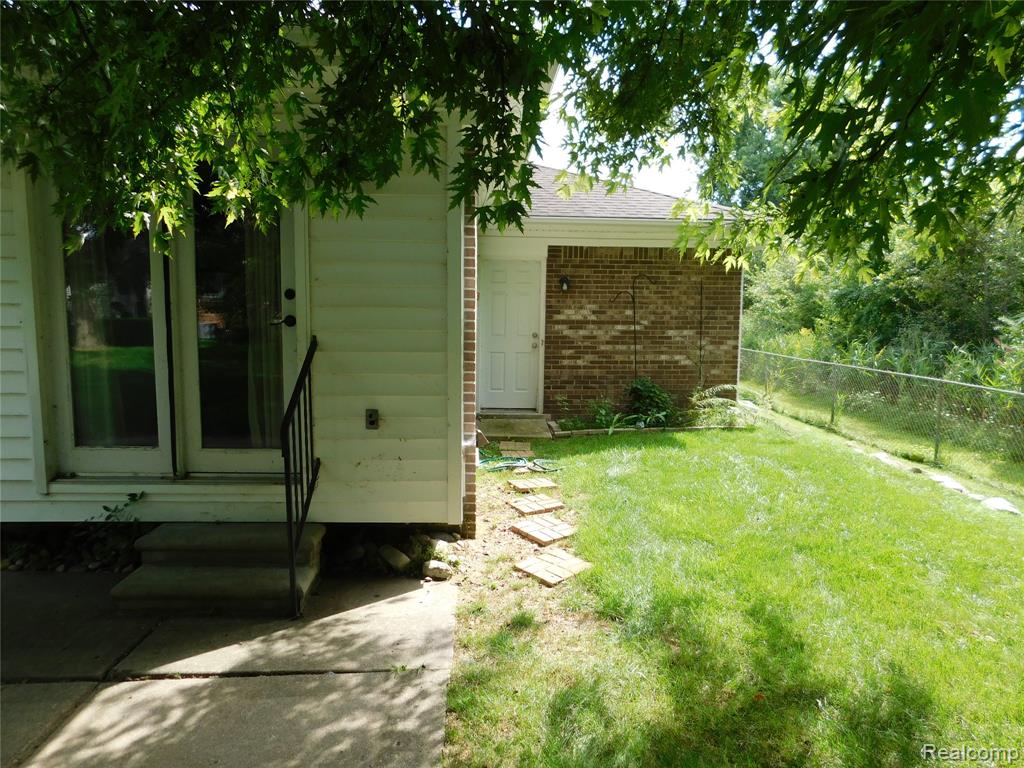 28091 Fair Oaks Lane, 12, Harrison Township, MI — Photo 20