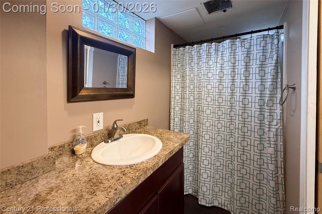 900 N Rembrandt Avenue, Royal Oak, MI 48067 — Photo 32