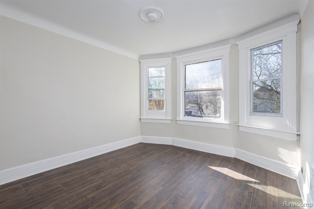 574 MELBOURNE Street, Detroit, MI 48202 — Photo 11