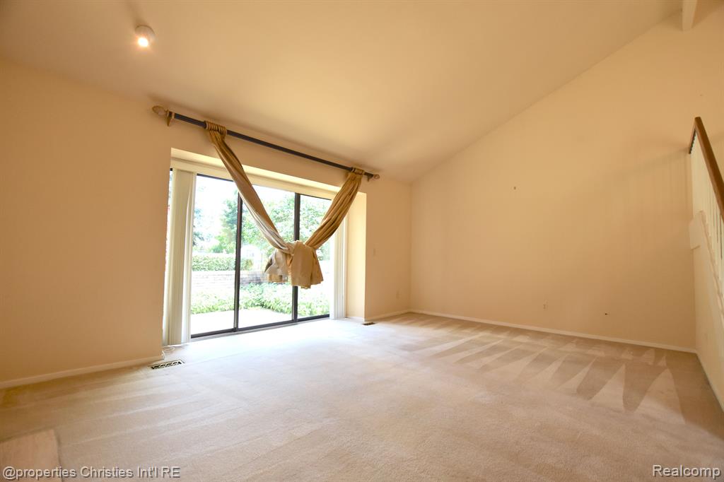 1752 S HILL Boulevard, Bloomfield Hills, MI 48304 — Photo 7