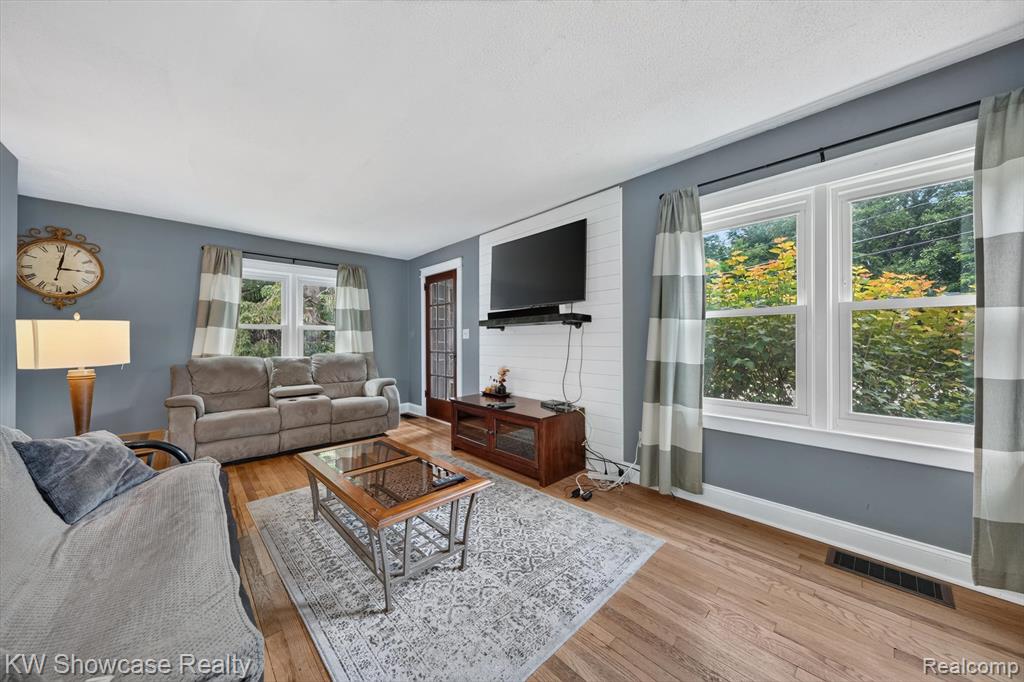 407 Broadway, Davisburg, MI 48350 — Photo 10