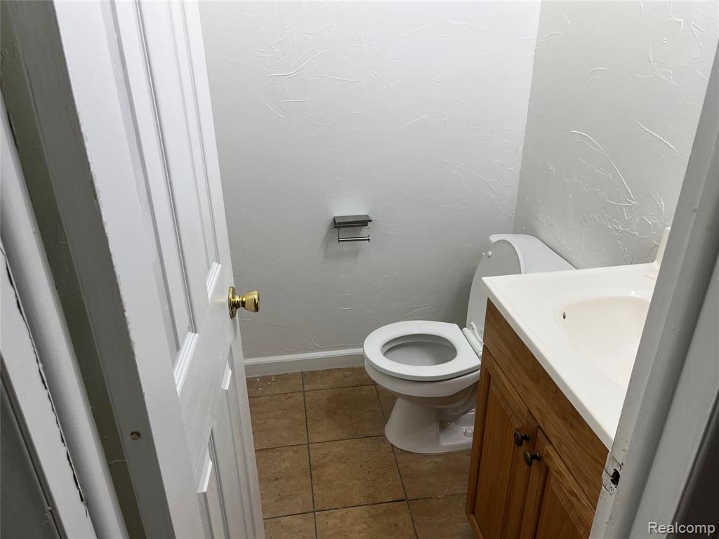 8436 hickory Dr, Sterling Heights, MI 48312 — Photo 4