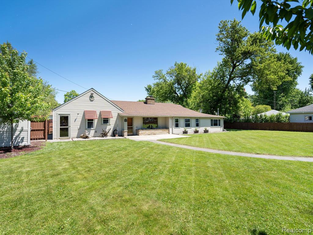488 Little Avenue, Cottrellville, MI — front exterior