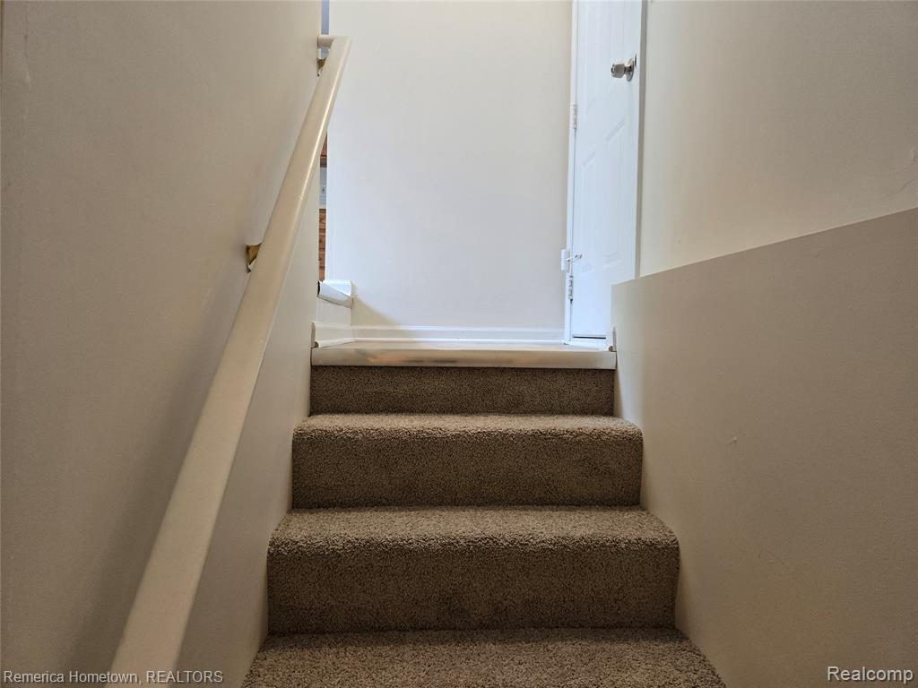 8 Hickory Court, Unit 8, Dearborn Heights, MI 48127 — Photo 17