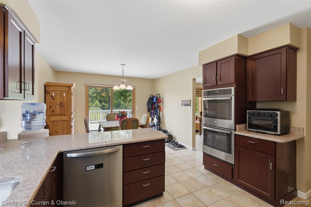 30785 Mystic Forest Drive, Farmington, MI 48331 — Photo 10