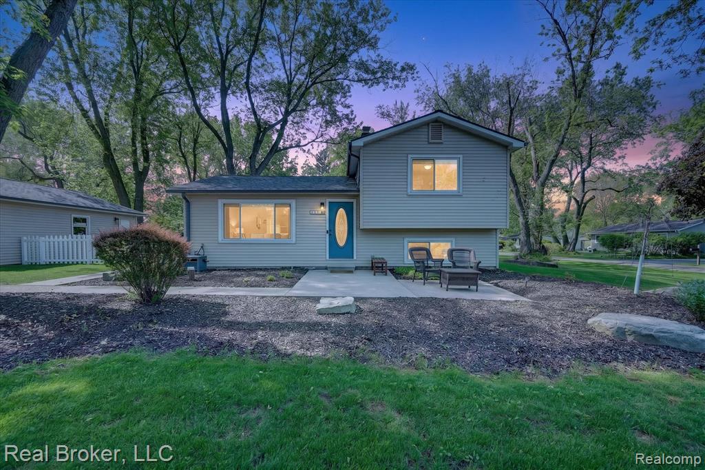 6551 Duffield Street, West Bloomfield, MI 48324 — front exterior