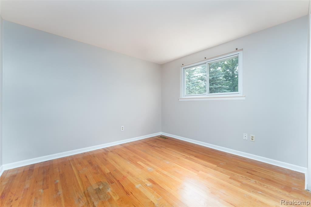 4276 Macqueen Drive, West Bloomfield, MI 48323 — Photo 28