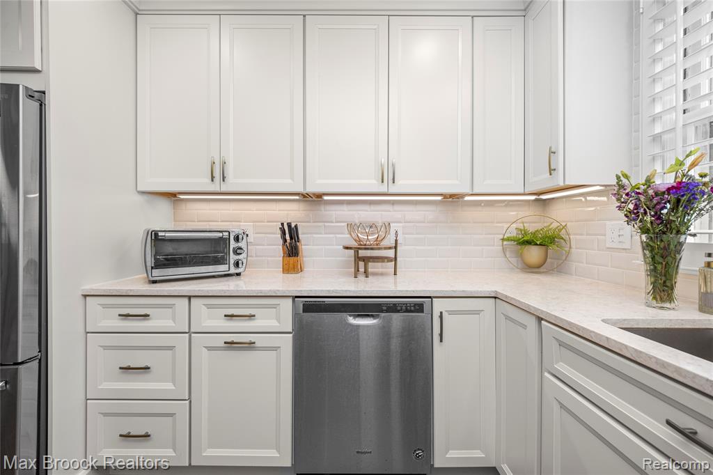 6485 Thurber Road, Bloomfield Hills, MI 48301 — Photo 23