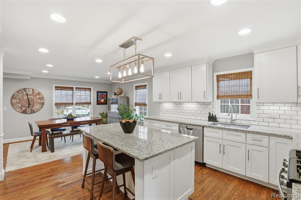 373 Hillcrest Avenue, Grosse Pointe Farms, MI 48236 — Photo 13