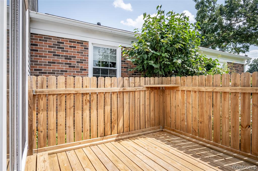 23668 N Rockledge, Novi, MI — Photo 24