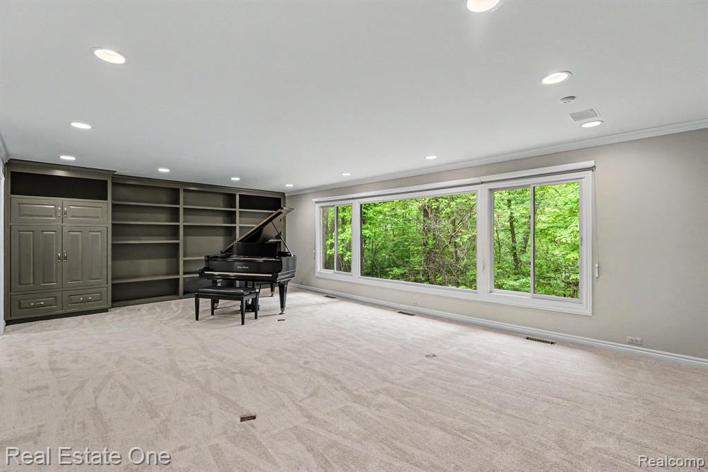 4757 Hardwoods Drive, West Bloomfield, MI 48323 — Photo 16