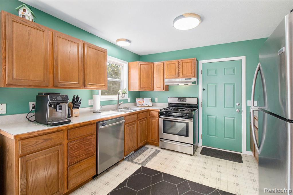 126 WALKER Drive, Morrice, MI 48857 — Photo 8