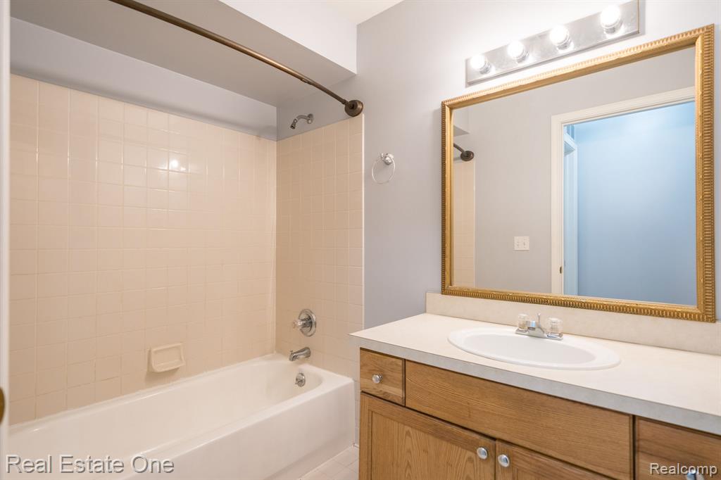 44770 Marigold Drive, Sterling Heights, MI 48314 — Photo 16