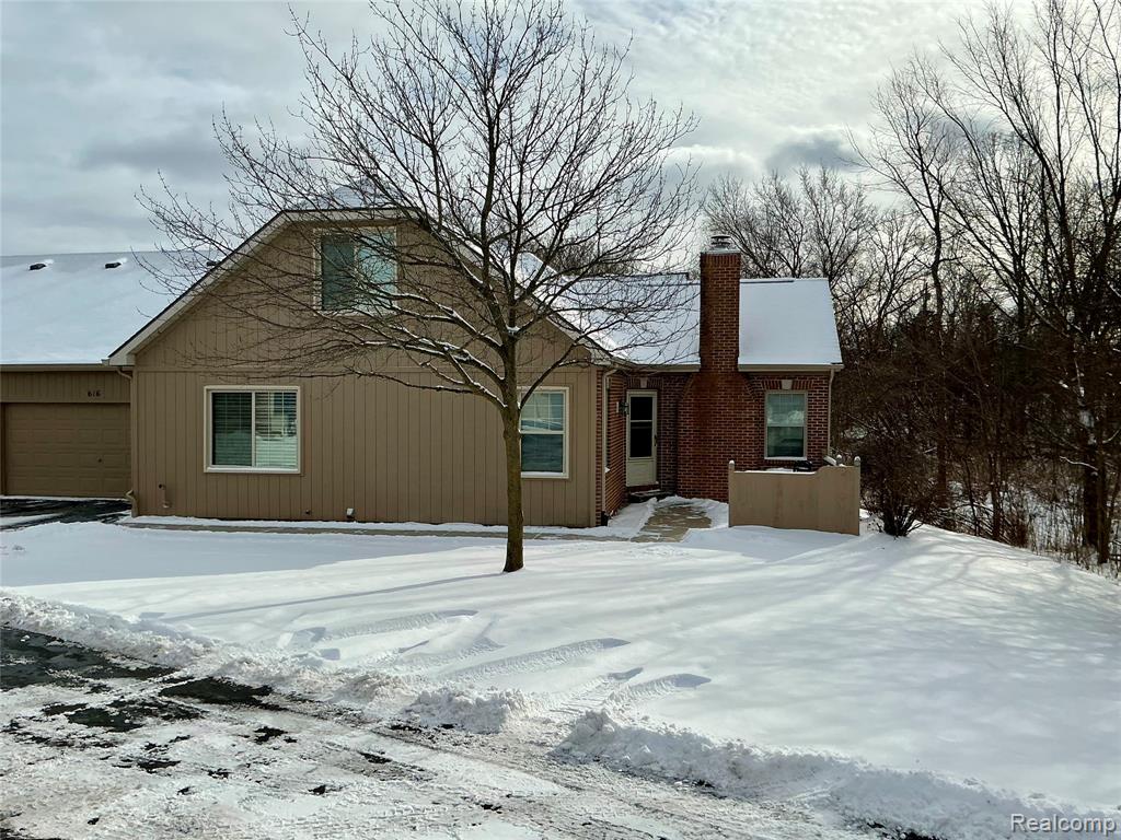 616 Perry Creek Drive, 11, Grand Blanc, MI 48439 — front exterior