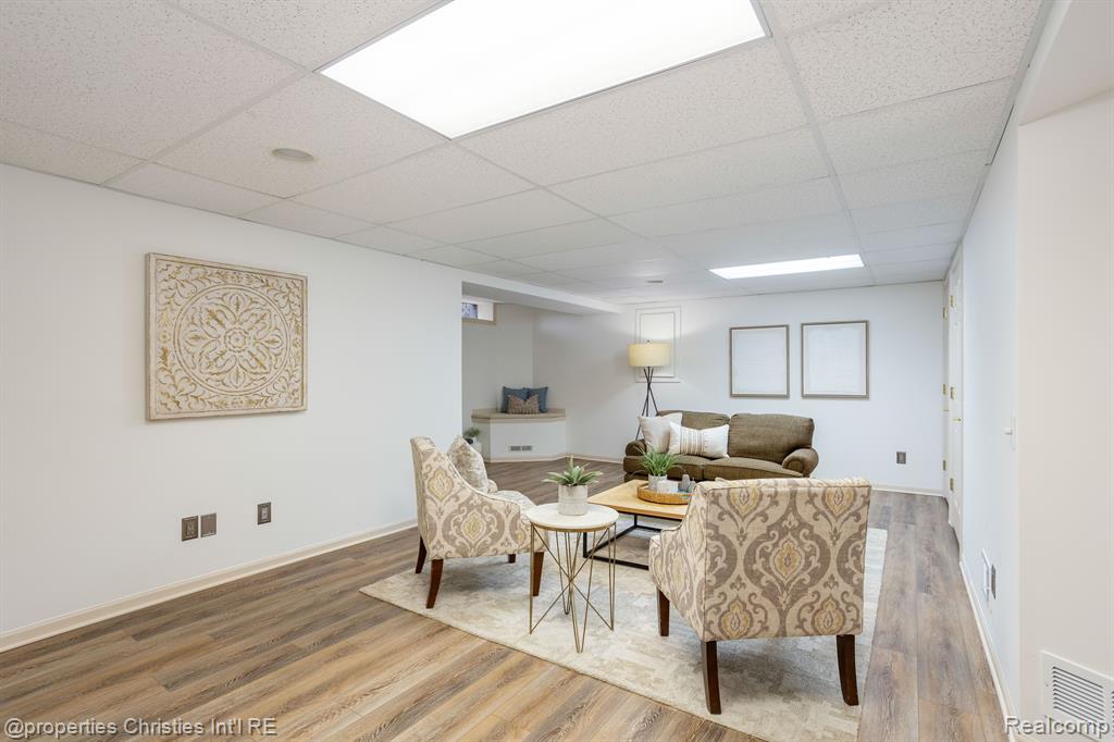 39514 Edgewater Dr, Northville, MI 48168 — Photo 30
