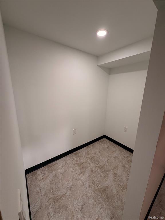 8051 Rose Lane, Goodrich Vlg, MI — Photo 42