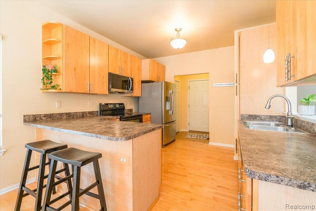 47037 MARINA Drive, Belleville, MI 48111 — Photo 11