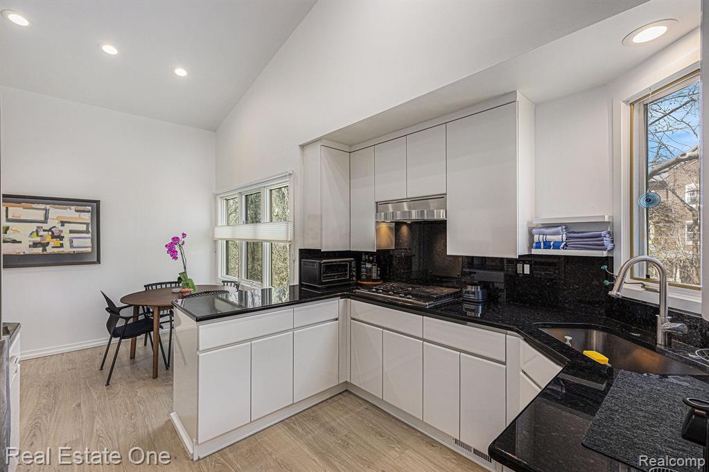 4046 FOXPOINTE Drive, Unit 131, West Bloomfield, MI 48323 — Photo 11