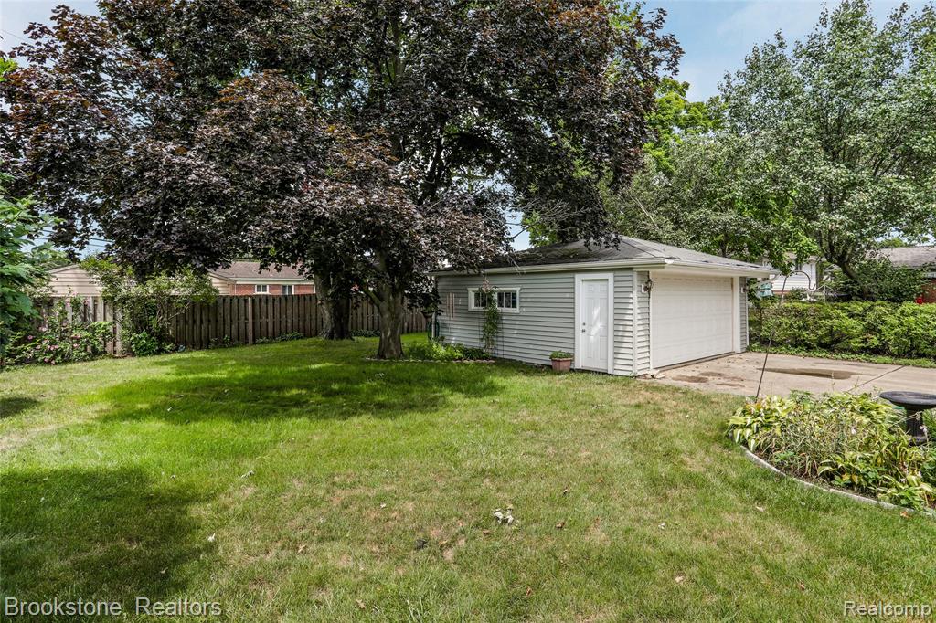 9915 Pere Avenue, Livonia, MI 48150 — Photo 24