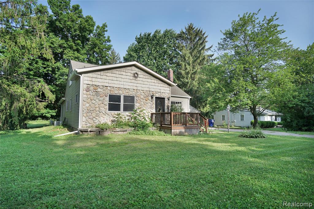 2476 Vandekarr Road, Owosso, MI 48867 — Photo 4
