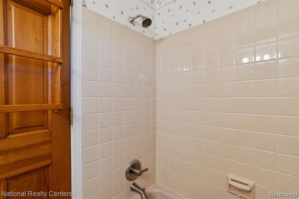 5621 Eastman Boulevard, West Bloomfield, MI 48323 — Photo 30