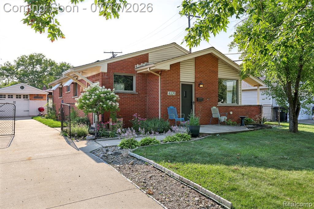 8325 N Hubbard Street, Westland, MI — Photo 2