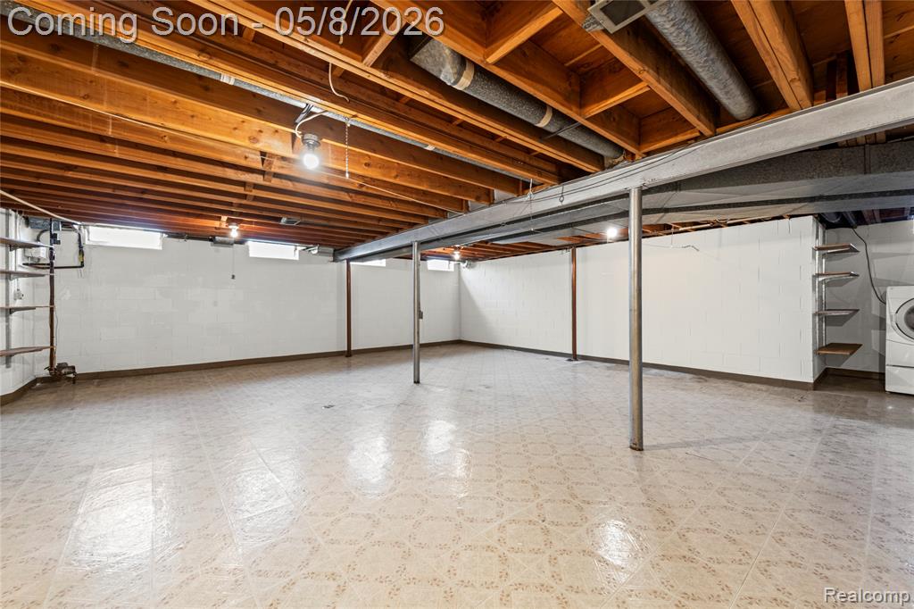 690 Briarcliff Drive, Grosse Pointe Woods, MI 48236 — Photo 32