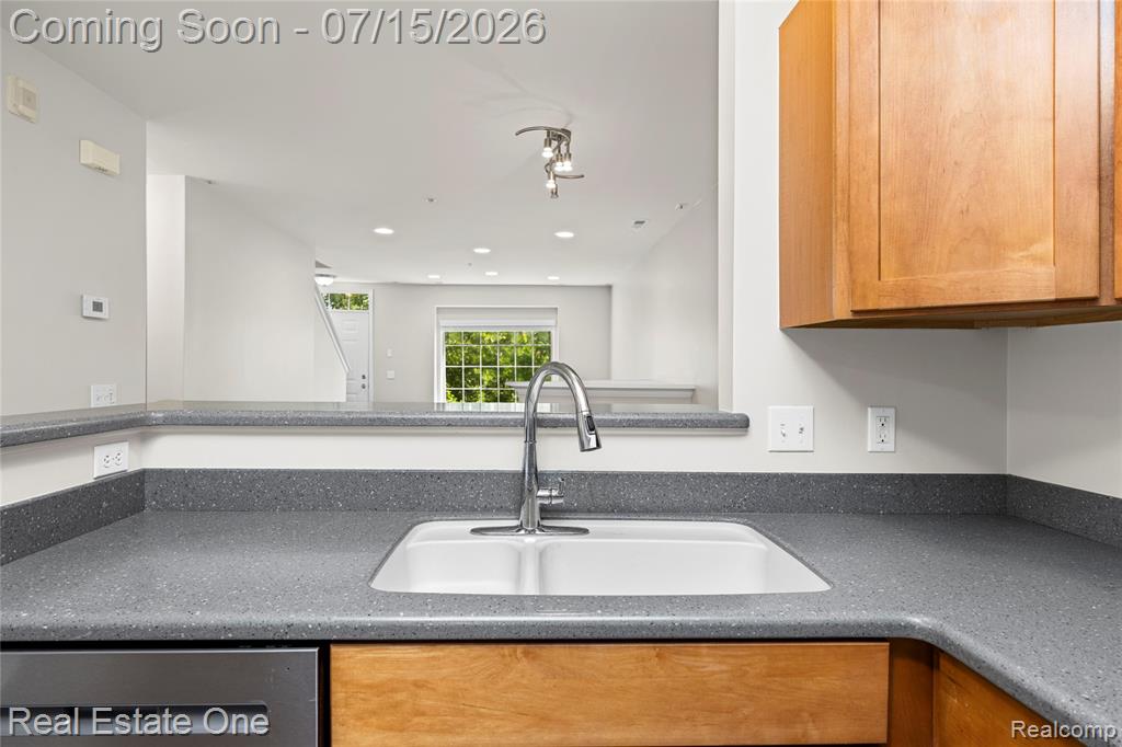 609 Village Lane, Milford, MI 48381 — Photo 14