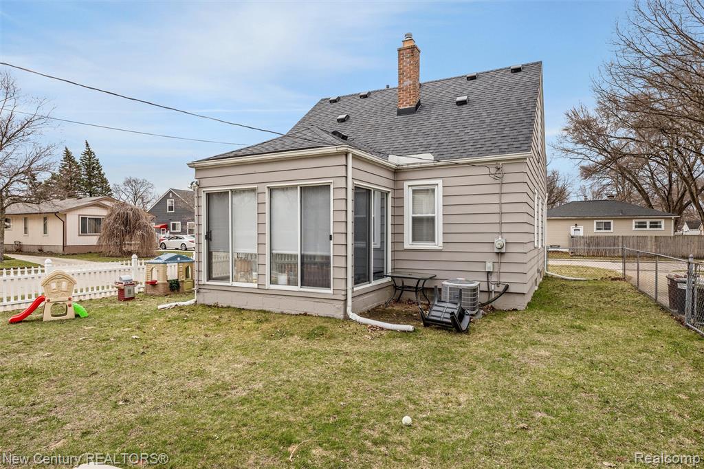 609 E Baker Avenue, Clawson, MI — Photo 23