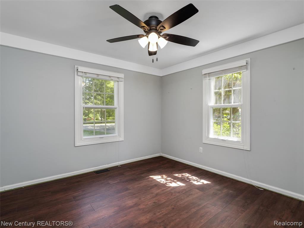 5933 Dwight Avenue, Waterford, MI 48327 — Photo 16