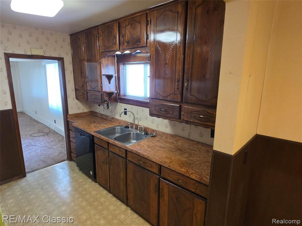 952 Lakeview Street, Waterford, MI 48328 — Photo 10