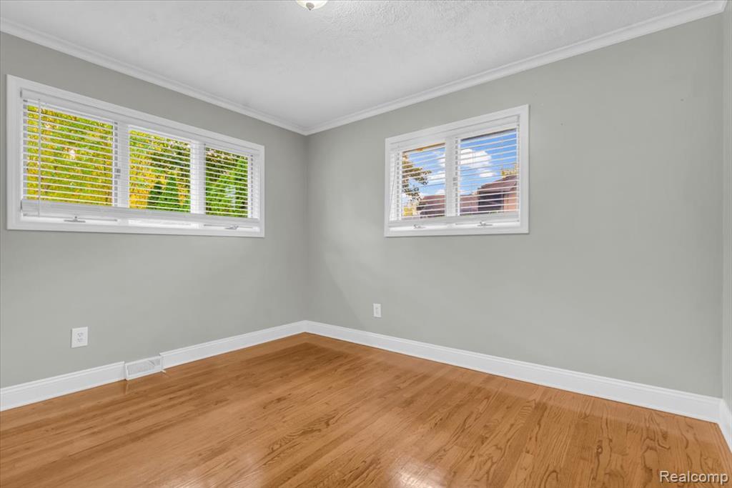 6710 Laurelton, Clarkston, MI — Photo 20