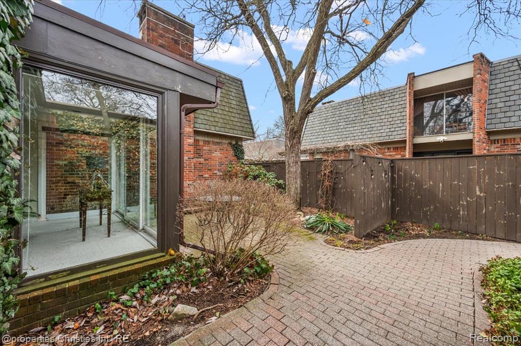 971 Stratford Lane, 22, Bloomfield Hills, MI 48304 — Photo 3