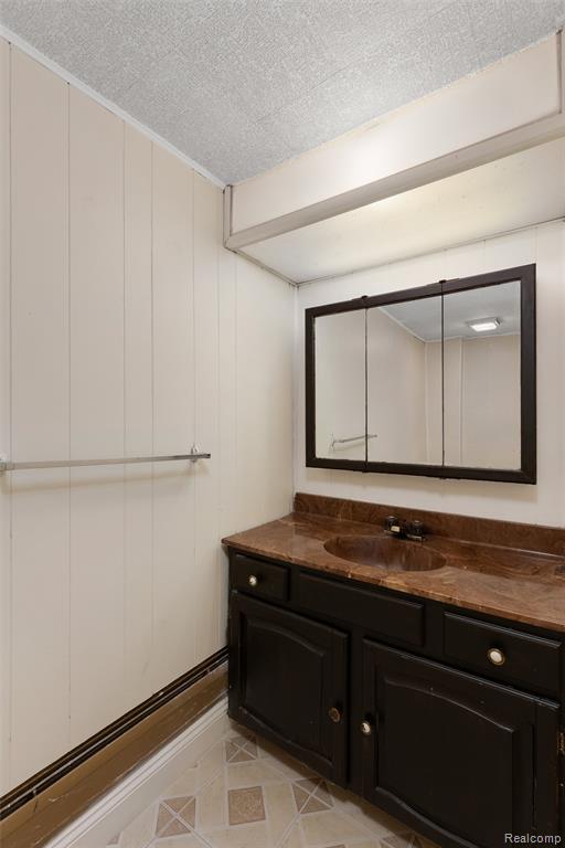 25376 Lyncastle Street, Farmington, MI, 48336