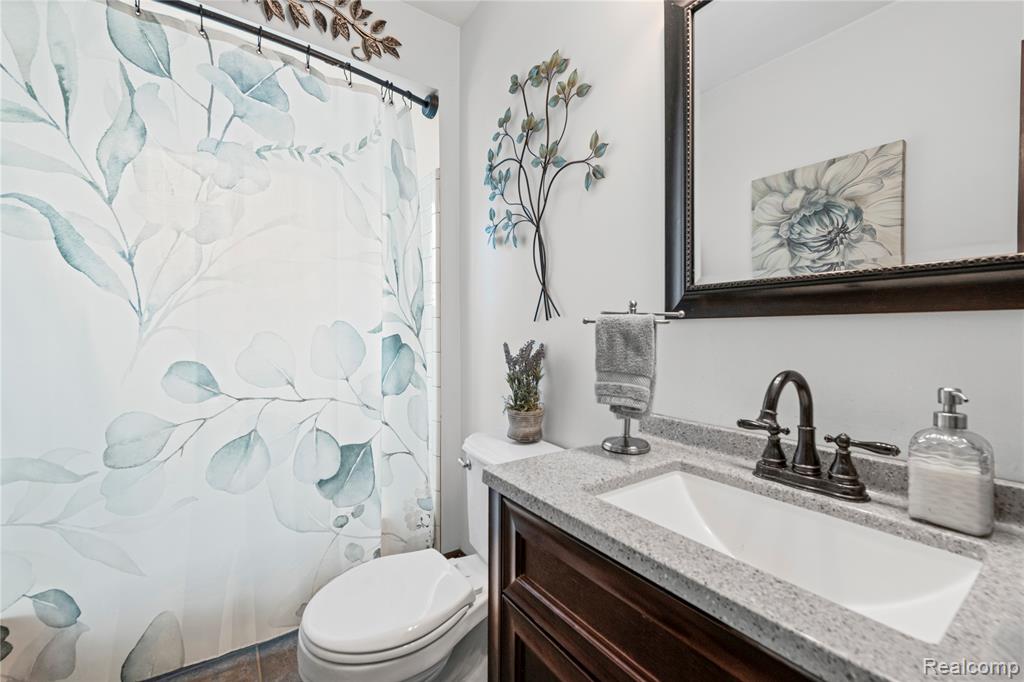6815 Apache Trail, Westland, MI — Photo 14