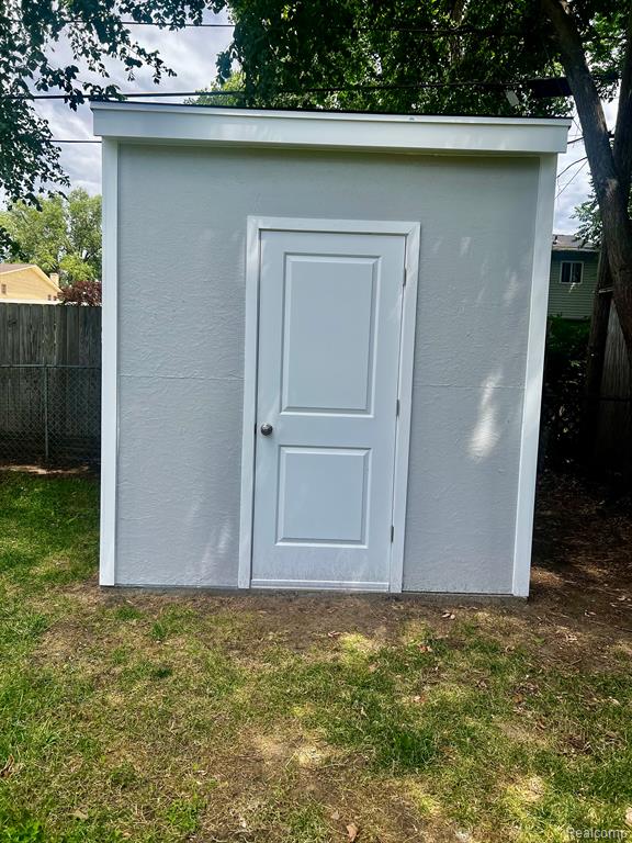 957 E MEYERS Avenue, Hazel Park, MI 48030 — Photo 21