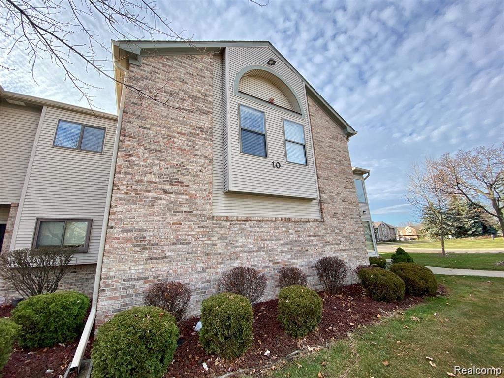 42715 LILLEY POINTE Drive, Canton, MI 48187 — Photo 2