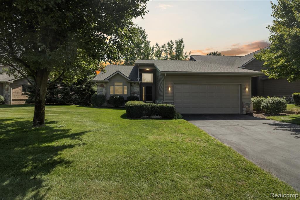 935 Mildred J Court, Brighton, MI 48116 — front exterior