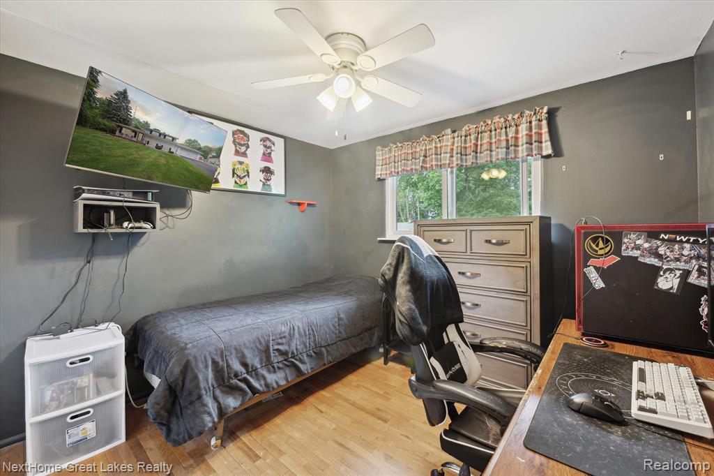 4098 Sam Snead Drive, Flint, MI 48506 — Photo 22