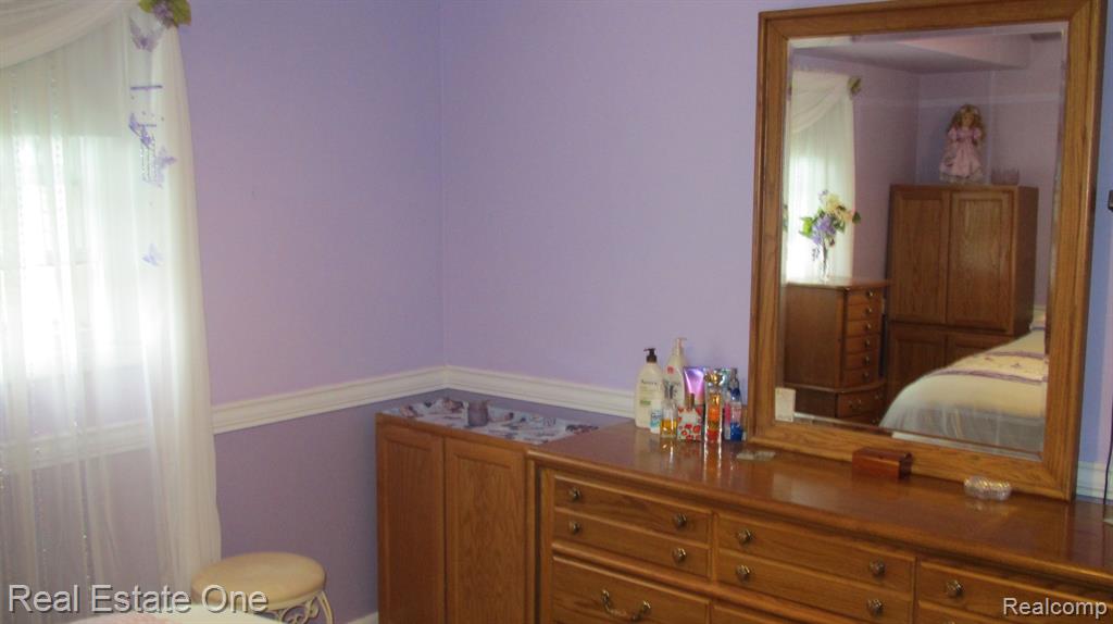 669 S HAWTHORNE Street, Westland, MI 48186 — Photo 16