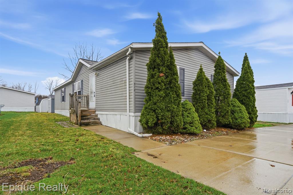 310 Greenwood, Wixom, MI 48393 — Photo 2