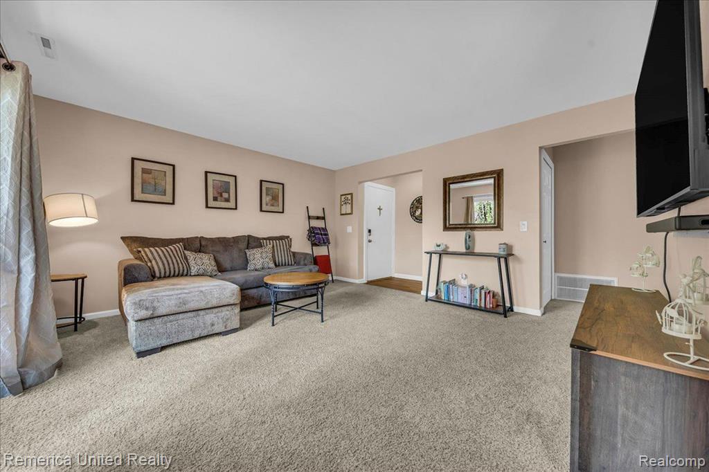 505 W HIGHLAND Road, C13, Howell, MI 48843 — Photo 5